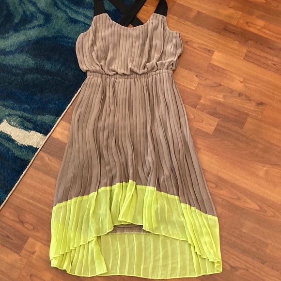 Jessica Simpson high low pleated dress - Picture 2 of 8